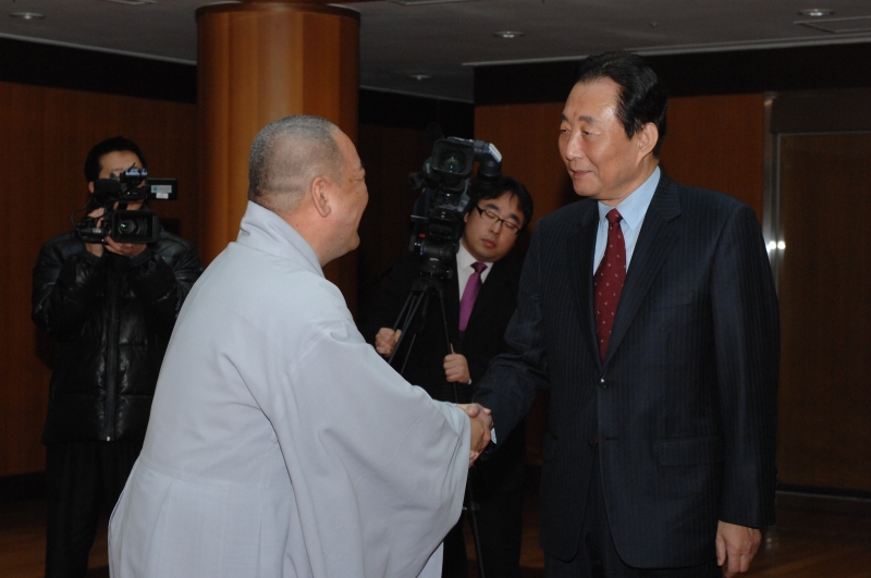 2010.01.05_유인촌 문체부 장관, 고건 사회통합위원회 위원장 예방 (9)